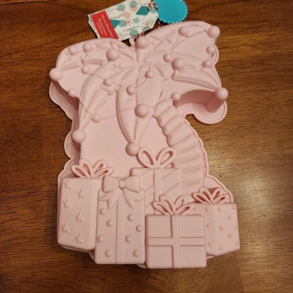 NEW, Me Myself & Elf Christmas Silicone Baking Mold palm tree tropical Christmas
